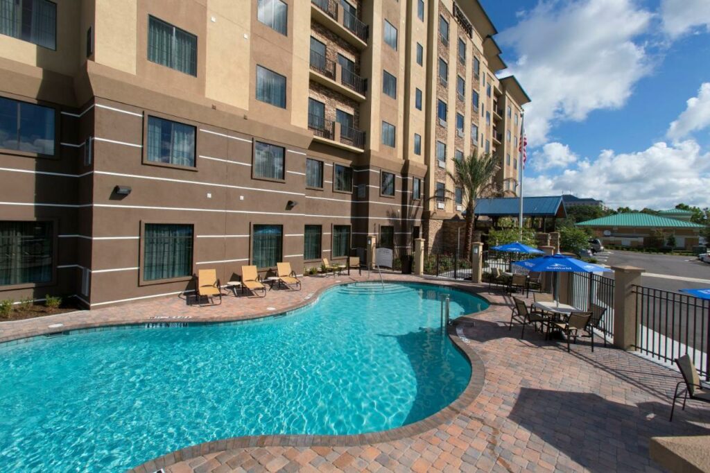 piscina Staybridge Suites Orlando at SeaWorld