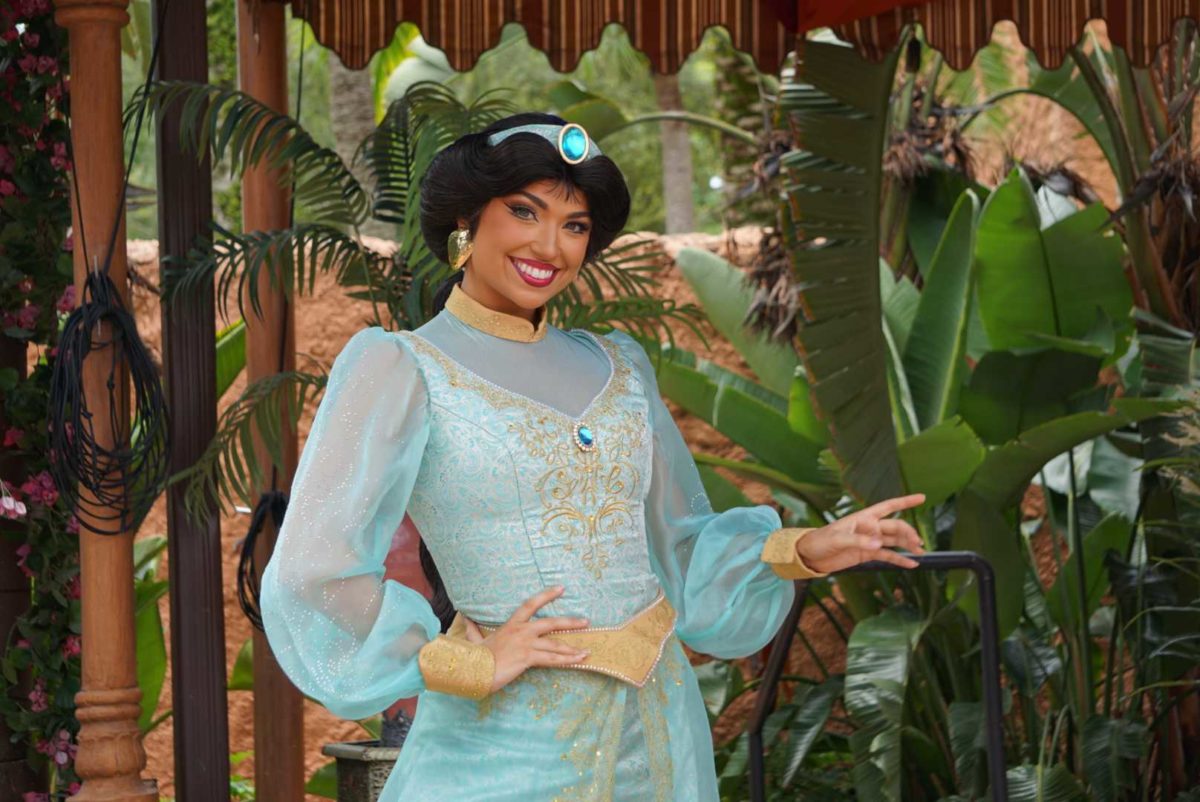 A princesa Jasmine recebendo visitantes no pavilhao do Marrocos, no World Showcase do EPCOT