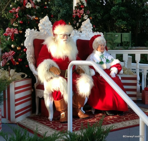 Santa Claus American Adventure EPCOT International Festival of the Holidays 2021