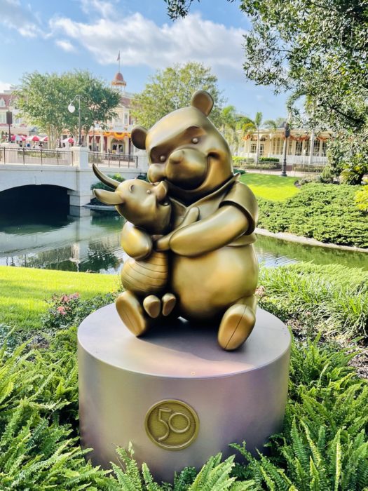 Pooh e Leitão estátua 50 anos