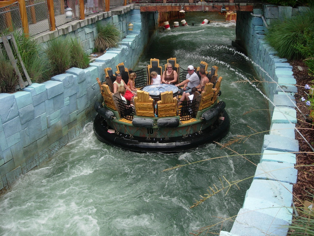 Parques Pelo Mundo - Essa atração super divertida e colorida fica no Islands  of Adventure em Orlando e assim como o brinquedo do Popeye neste mesmo  parque ela não molha 😂 Ela