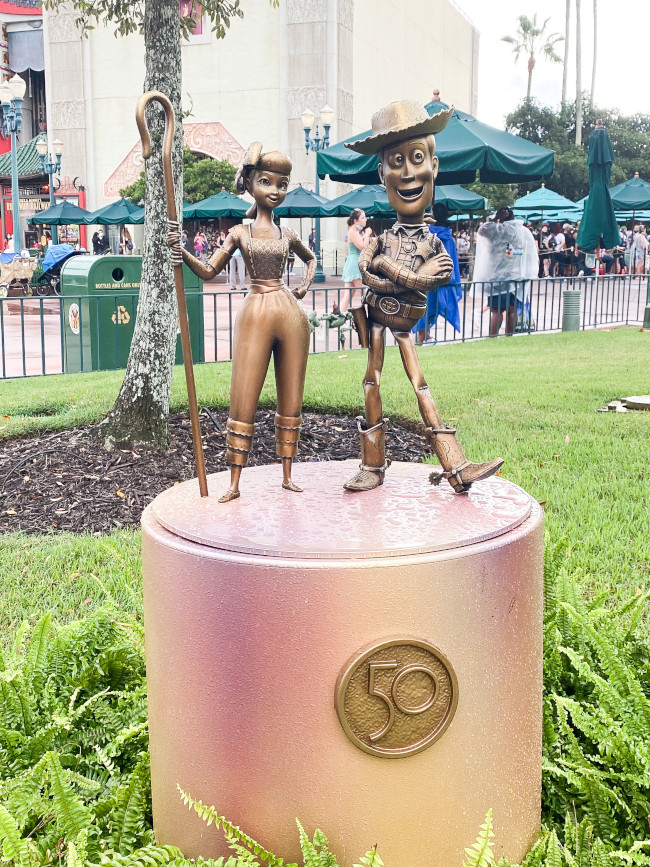 Woody e Betty estátua 50 anos