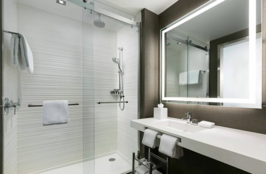 AC Hotel by Marriott Orlando Lake Buena Vista banheiro