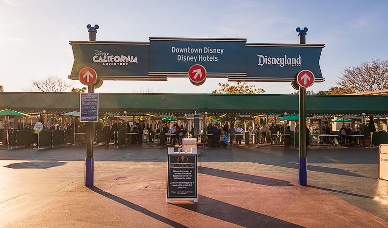 Placas de Entrada na Disneyland