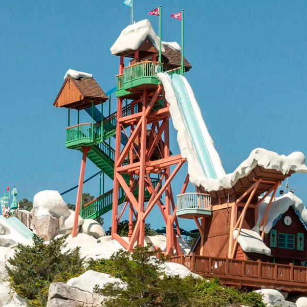 Piscina de ondas e toboáguas do Blizzard Beach, o parque aquático da Disney que segue aberto após o fechamento do Typhoon Lagoon
