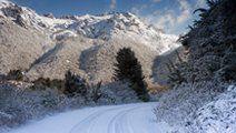 Bariloche no inverno com neve e o Lago Nahuel Huapi — neve na Argentina em 2026