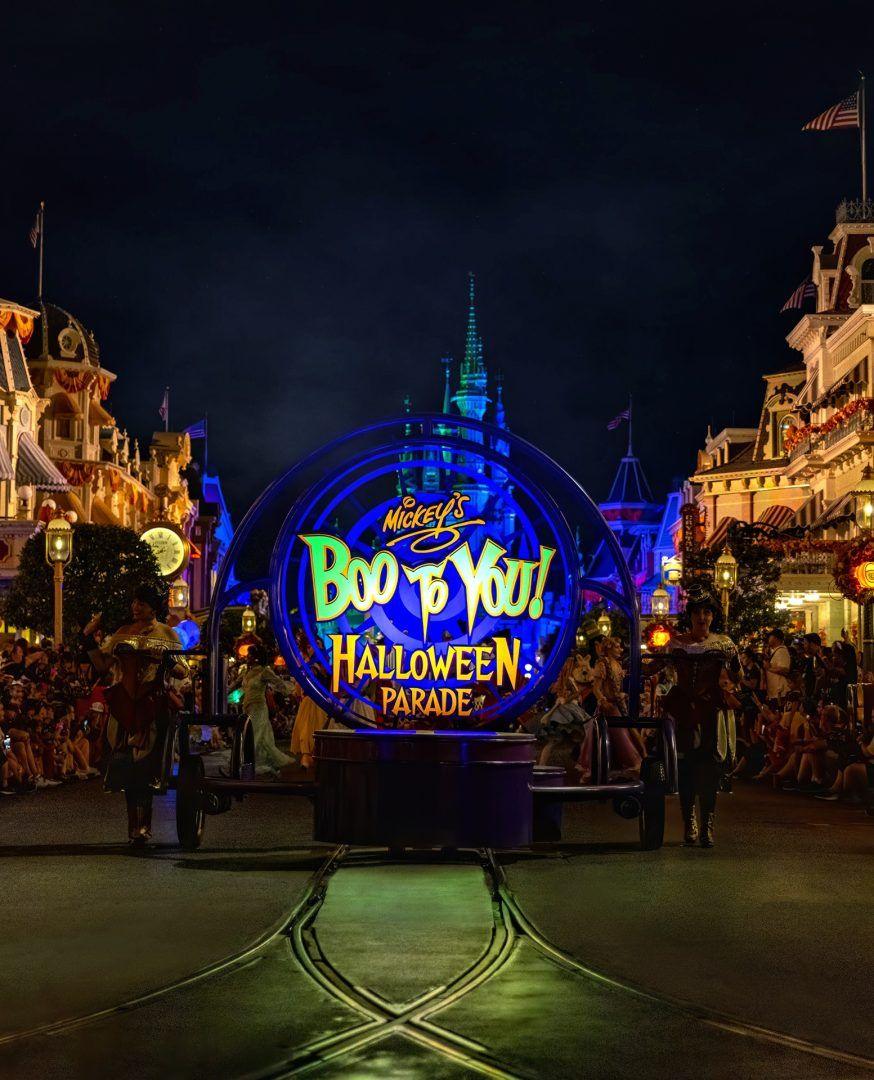 Desfile Mickey's Boo-to-You durante o MNSSHP no Magic Kingdom