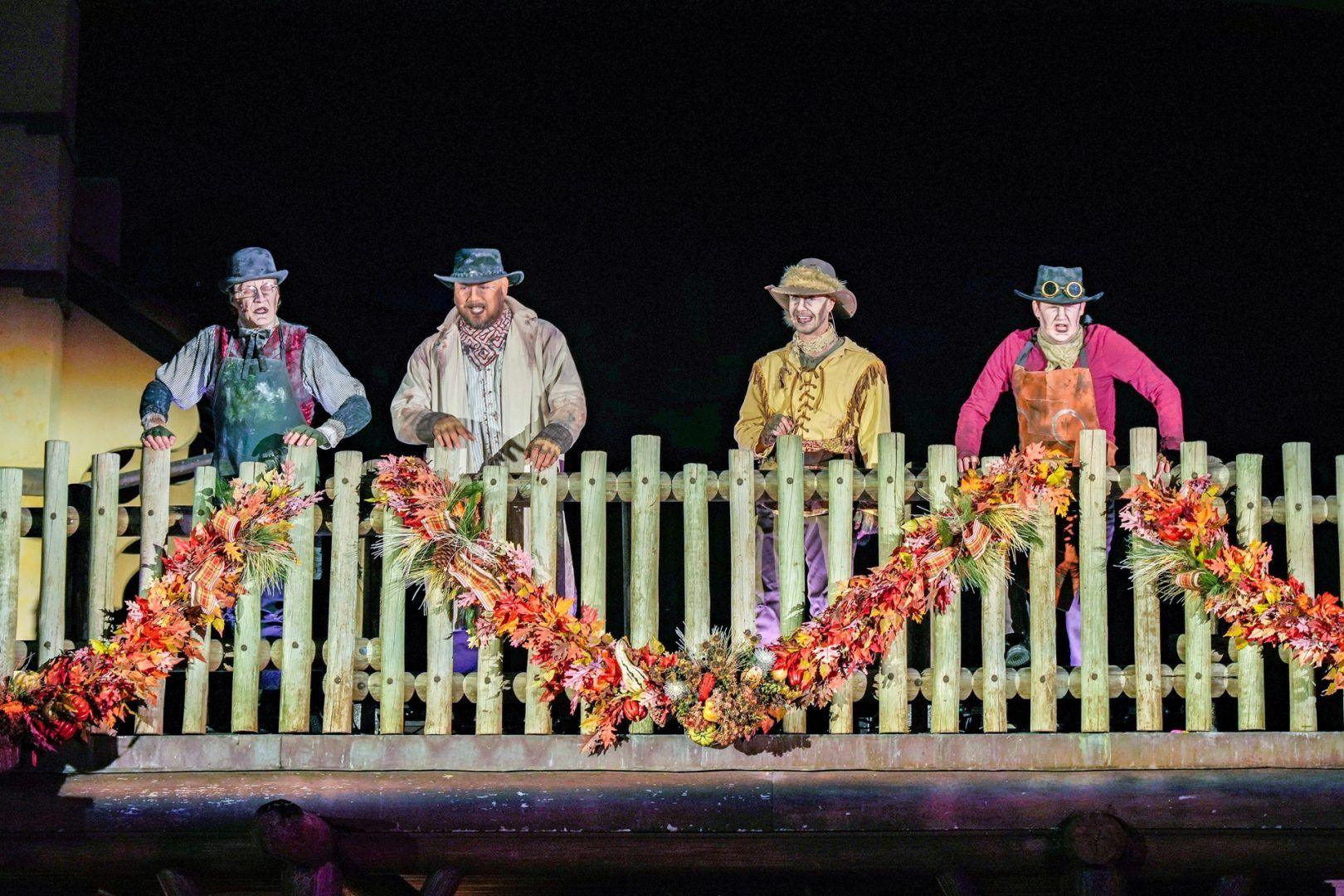 Banda Cadaver Dans se apresentando em Frontierland durante o MNSSHP