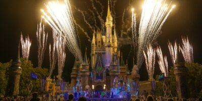 Show Hocus Pocus Villain Spelltacular no palco do Castelo da Cinderela